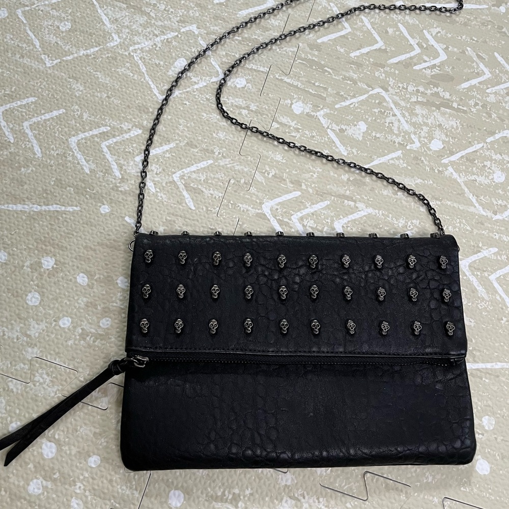 Skull purse with chain strap